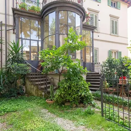 Liberty Veranda W/ Pvt Parking & Garden. Tram Stop Apartment Florence