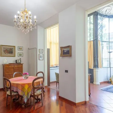 Liberty Veranda W/ Pvt Parking & Garden. Tram Stop Apartment Florence