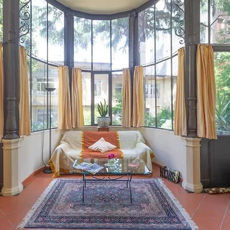 Liberty Veranda W/ Pvt Parking & Garden. Tram Stop Appartamento *